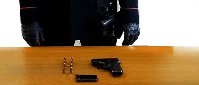 Nascondeva pistola e munizioni in un terreno, un arresto nella Locride