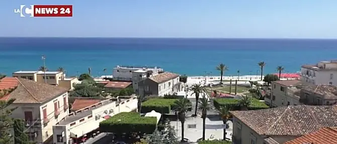 Siderno conquista per la prima volta la bandiera blu, conferma record per Roccella