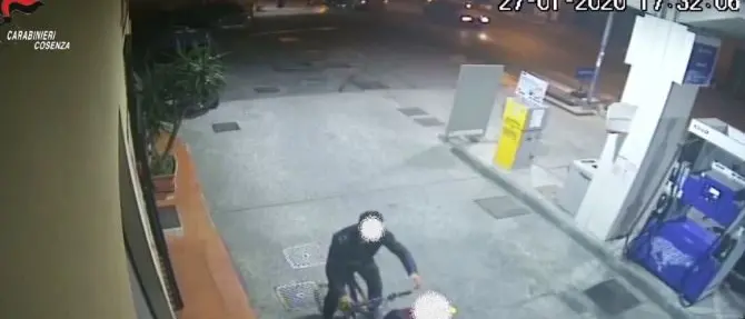 Arresti a Trebisacce per estorsioni, un 17enne seminava il terrore: «Vi faccio a pezzettini»