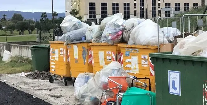 Rifiuti, Cgil contro Santelli: «Sbalorditi per il blocco delle discariche private»