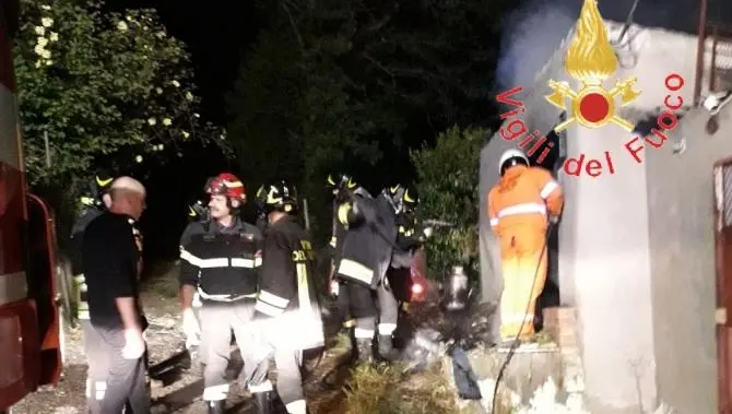 Girifalco, scoppia una bombola in un casolare: ferito un uomo