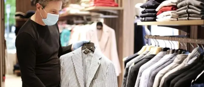 Ecco le linee guida su distanze, spostamenti e riaperture: accordo tra Governo e Regioni