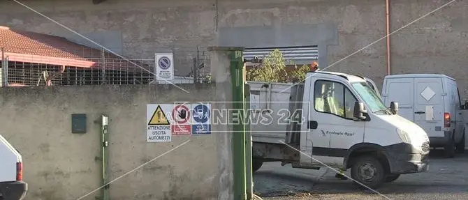 Rifiuti, a Cosenza lo sciopero degli operai: rallenta la raccolta