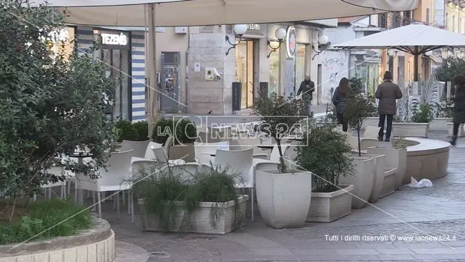Cosenza, titolari di bar e ristoranti in piazza per una simbolica protesta
