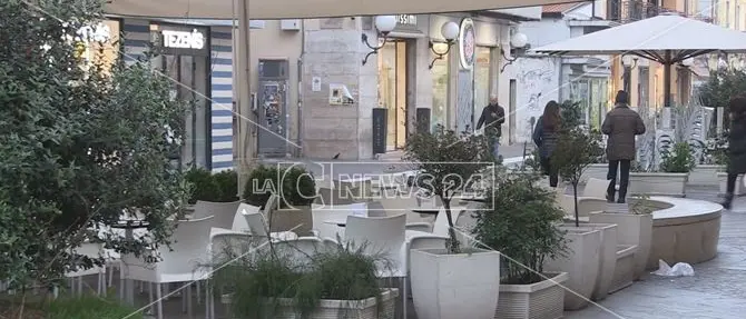 Cosenza, titolari di bar e ristoranti in piazza per una simbolica protesta