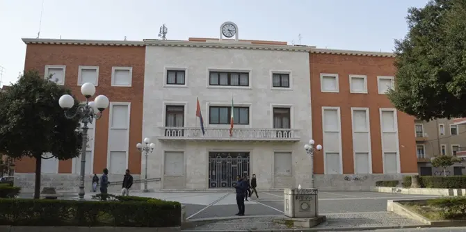 Crotone, sit-in di protesta degli imprenditori: «Più chiarezza sulle riaperture»