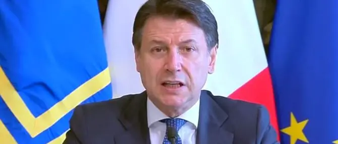 Via al nuovo decreto, Conte: «Rischio calcolato, ma dobbiamo ripartire»
