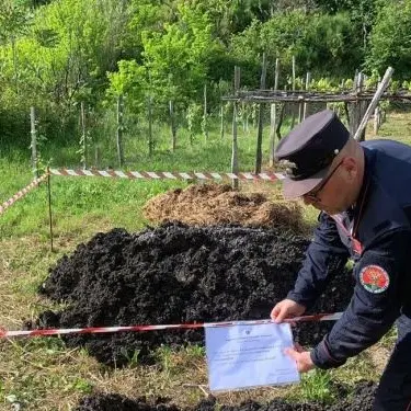 Rifiuti pericolosi abbandonati nelle campagne del Cosentino, denunce e sequestri