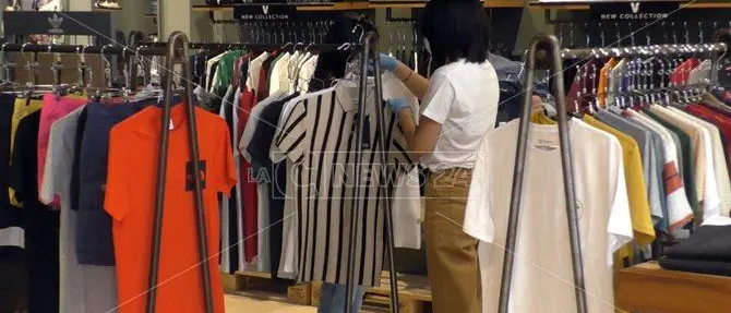 Riaprono i negozi in Calabria tra entusiasmo, incertezze e vuoti nelle norme