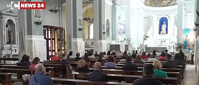 Fase 2: le prime messe con fedeli in Calabria tra mascherine, volontari e guanti