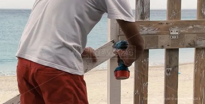 Lavori in corso sulle spiagge vibonesi ma quest'anno affittare l'ombrellone costerà di più