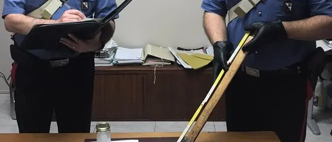 Corigliano, minaccia familiari con un'ascia per avere soldi: arrestato 18enne