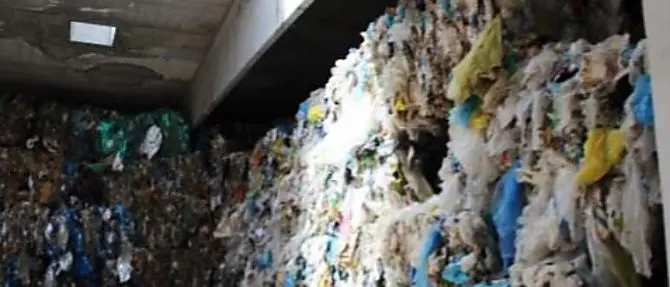 Rifiuti tossici a Vibo Valentia, la politica si tira fuori: «Non sapevamo»