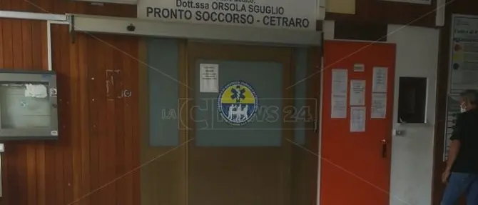 Panico all'ospedale di Cetraro, uomo incappucciato irrompe in pronto soccorso