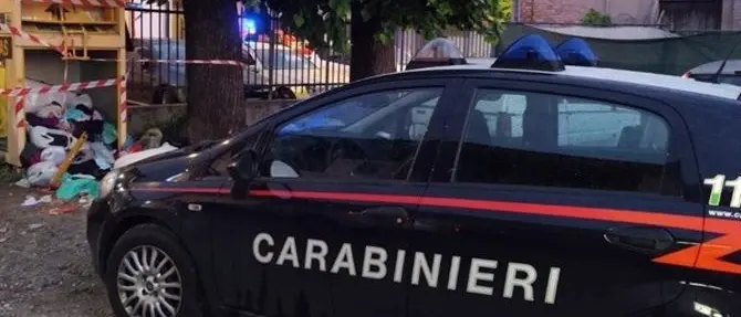 Bimbo muore schiacciato in un cassonetto degli indumenti usati