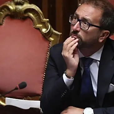 Caso Bonafede, il Senato respinge la sfiducia al ministro: Renzi blinda il governo