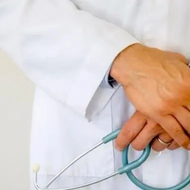 Cosenza, medico Asp tenta di investire i colleghi e mette a soqquadro gli uffici