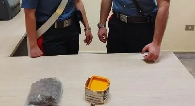 Cinquefrondi, nasconde la marijuana in cucina e tra le sigarette: arrestato