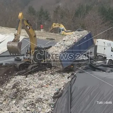 Discarica di Celico, la Presila insorge: «Arriveranno 10 tir di rifiuti al giorno»