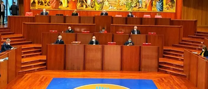 Consiglio, ok da Fdi e Lega alla nuova “poltrona”: super commissione con 9 settori