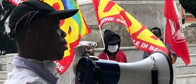 Dl Rilancio: dai campi ai cantieri, gli “invisibili” scioperano contro la «sanatoria truffa»