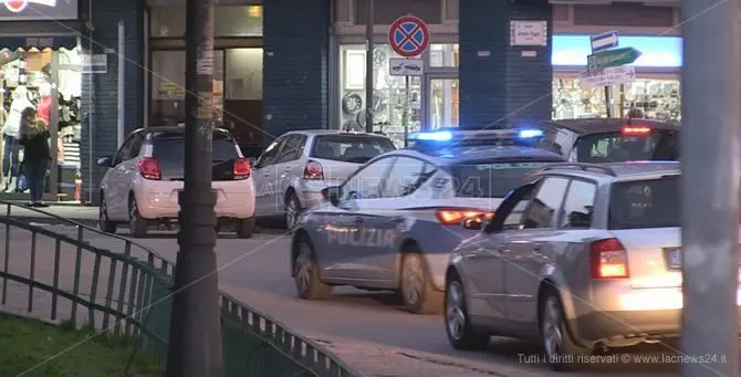 Cosenza, tenta di strangolare la moglie ma viene bloccato dalla polizia