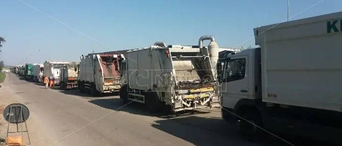 La discarica di Celico chiude le porte in faccia alla Regione: fermi i camion carichi di rifiuti