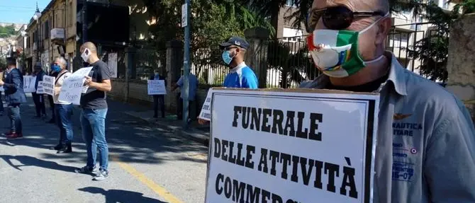 «Senza fiere siamo finiti, Governo ci aiuti»: la disperazione degli ambulanti