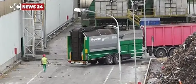 Rifiuti, Santelli perde il braccio di ferro con Sovreco: la discarica di Crotone riapre