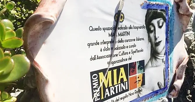 Bagnara, vandali in azione: danneggiata la targa dedicata a Mia Martini