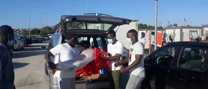 Regolarizzazione migranti, Flai-Cgil nei ghetti per aiutare i braccianti