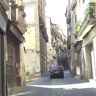 Centro storico di Cosenza, scontro Caruso-Guccione: «Non perderemo i fondi»