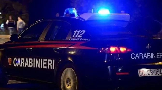 Tenta di uccidere i vicini di casa con una balestra, un arresto nel Crotonese