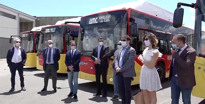 Catanzaro, presentata la nuova flotta bus dell’azienda dei trasporti cittadina