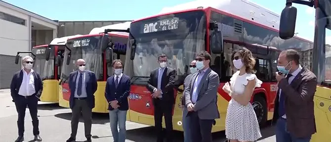 Catanzaro, presentata la nuova flotta bus dell’azienda dei trasporti cittadina