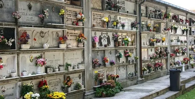 ‘Ndrangheta nei cimiteri, il boss: «Stabiliamo noi chi deve murare i morti»