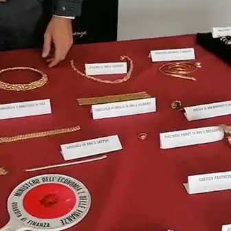 Reggio Calabria, truffa ai danni di oltre cento risparmiatori: tre indagati