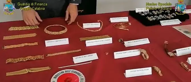 Reggio Calabria, truffa ai danni di oltre cento risparmiatori: tre indagati