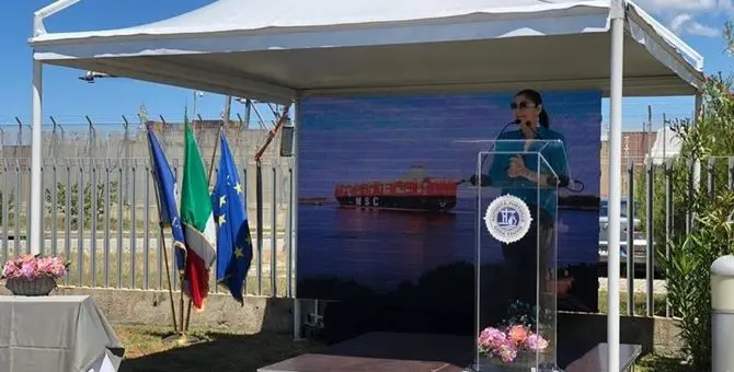 Mega nave a Gioia Tauro, Santelli: «Il Porto è la grande scommessa della Calabria»