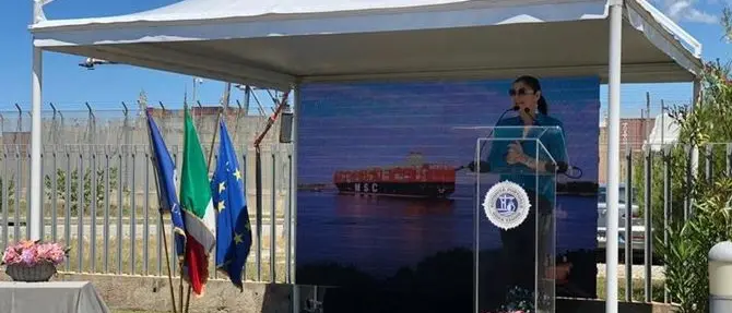 Mega nave a Gioia Tauro, Santelli: «Il Porto è la grande scommessa della Calabria»