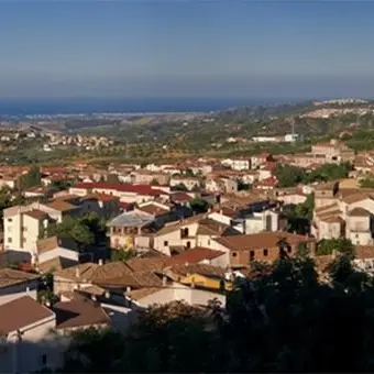 Dramma nel Cosentino, donna ritrovata cadavere: sarebbe morta folgorata
