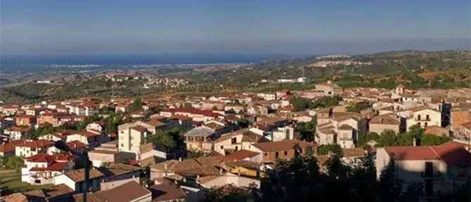 Dramma nel Cosentino, donna ritrovata cadavere: sarebbe morta folgorata