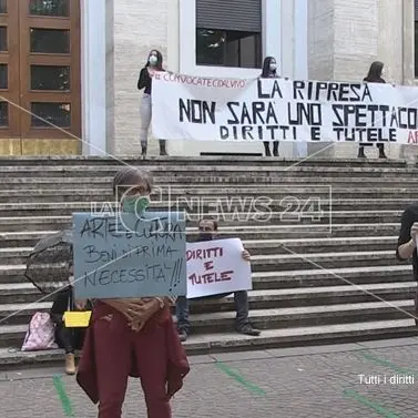 Fase 2 Cosenza, lavoratori dello spettacolo in agitazione: «Impossibile ripartire in queste condizioni»