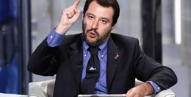 Legge scandalo sui vitalizi, Salvini bacchetta ma tra i firmatari c’è pure la Lega