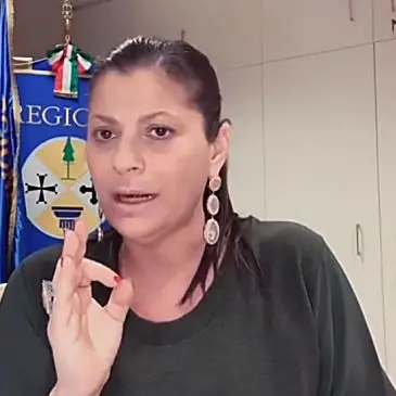 Santelli: «Calabria terra aperta, offriamo una cena a chi viene qui»