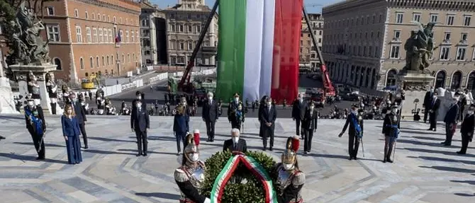 2 giugno, Mattarella: «La crisi non è terminata, economia più esposta alla criminalità»