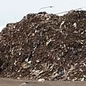 Rifiuti Calabria, burocrazia come sabbia negli ingranaggi: discariche pubbliche ferme al palo