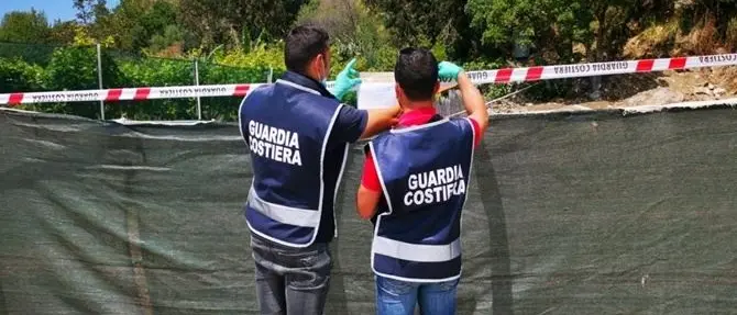 Lavori abusivi sul lungomare di Coccorino, denunciati gli esecutori