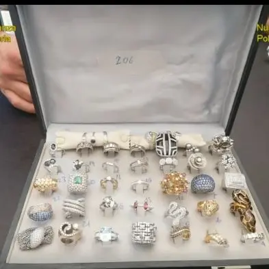 Reggio Calabria, truffa ai risparmiatori: sequestrati gioielli e orologi di lusso