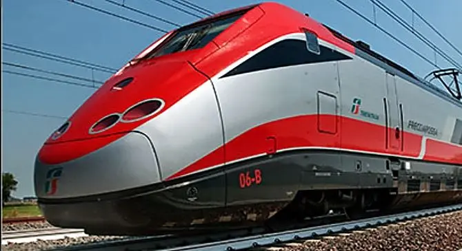 Frecciarossa Torino-Reggio Calabria, i passeggeri: «Ci voleva il coronavirus per vederne uno»